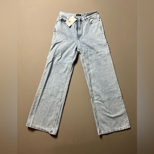 WIDE LEG JEANS - PALE BLUE
A classic wide leg jean with a high waist